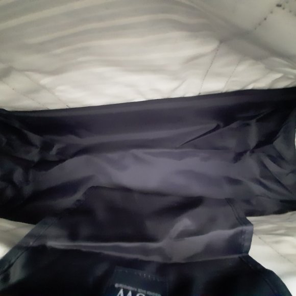 New Tote with Special Shoe Compartment - Picture 9 of 9